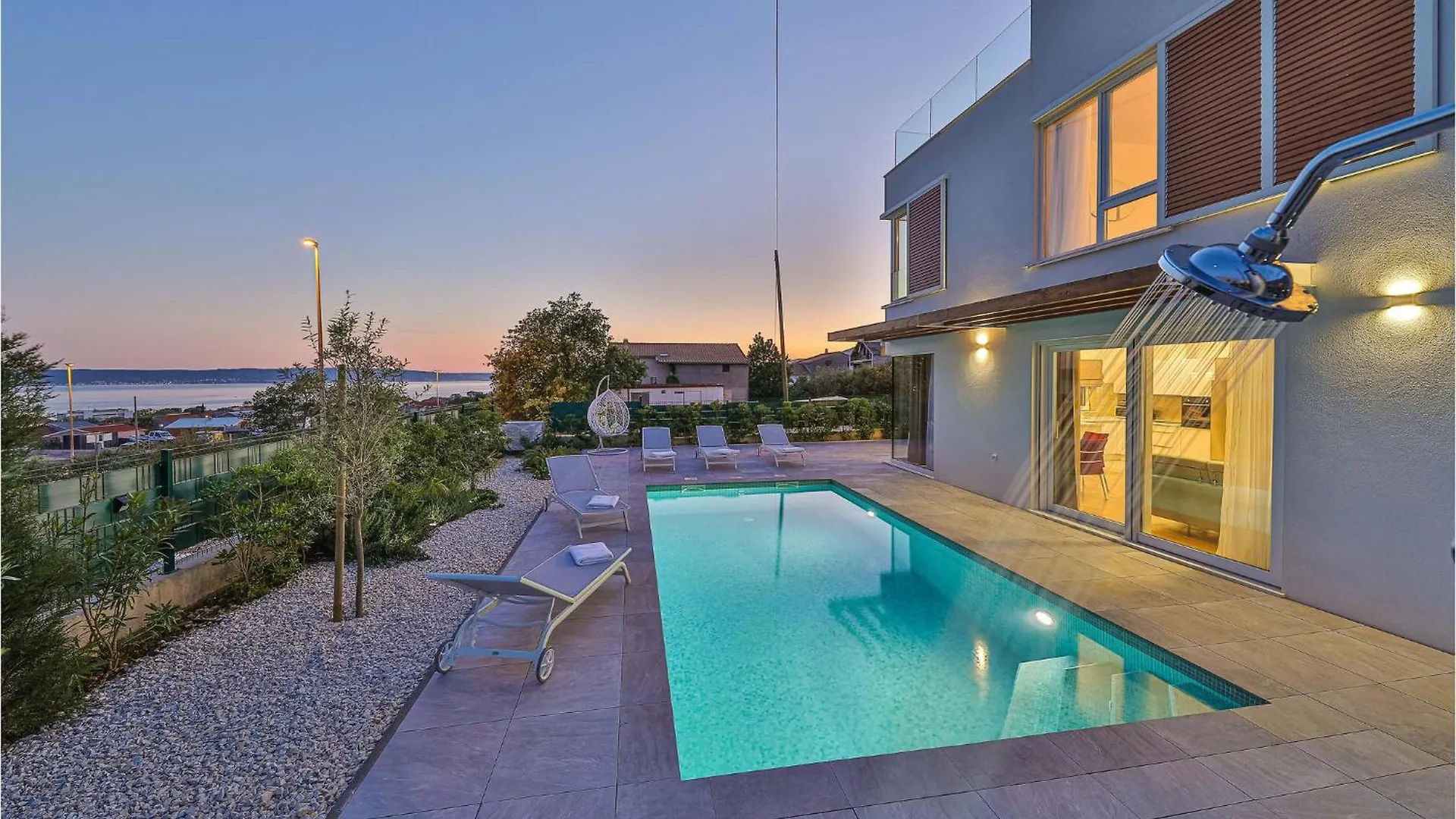 4 Bedroom Amazing Home In Kastel Gomilica Kastela 0*,