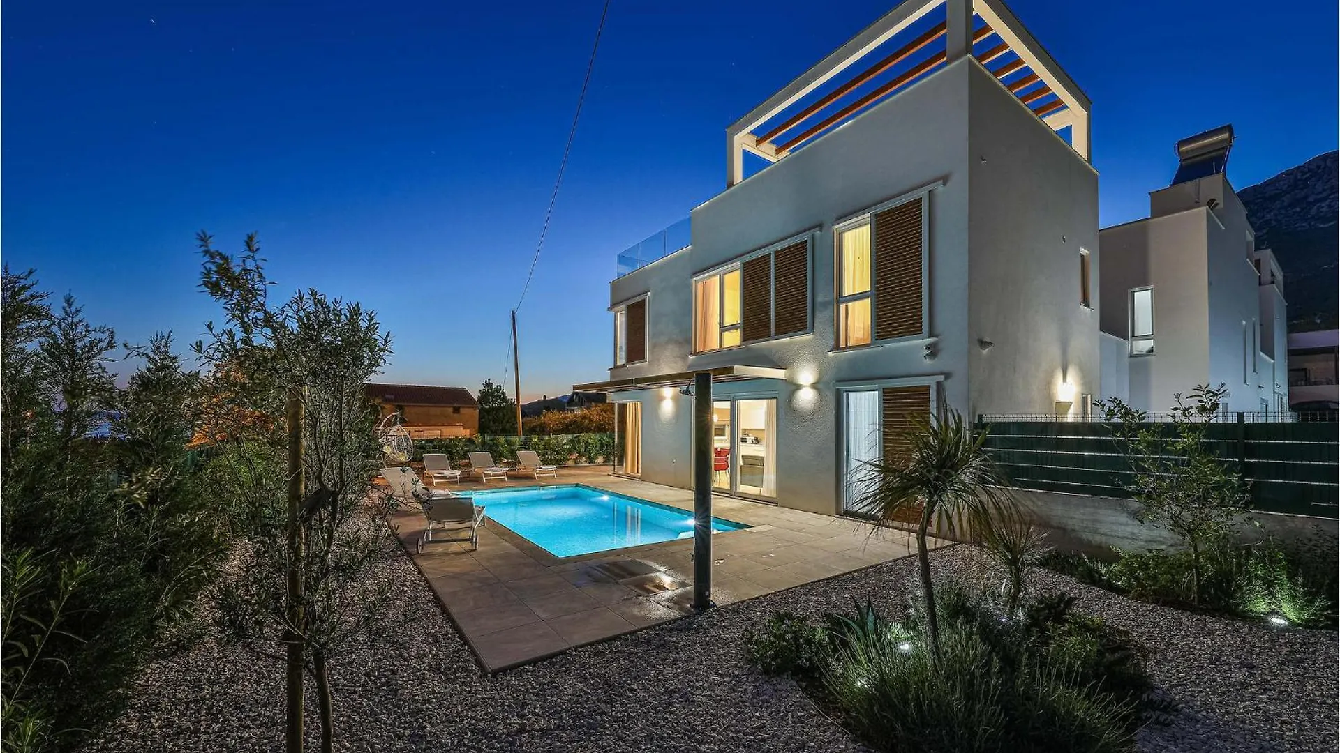 4 Bedroom Amazing Home In Kastel Gomilica Kastela 0*,