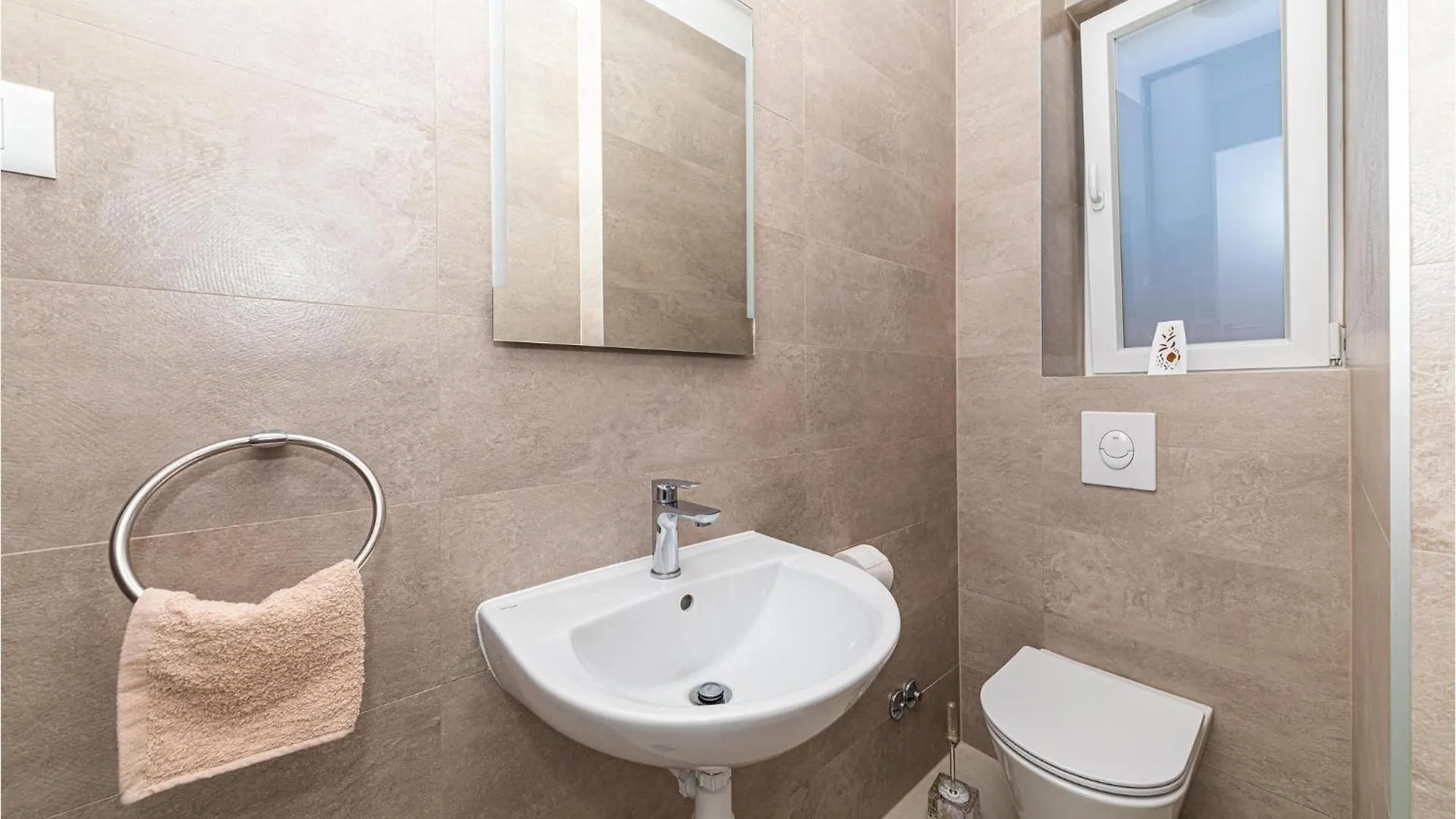 Holiday home 4 Bedroom Amazing Home In Kastel Gomilica Kastela